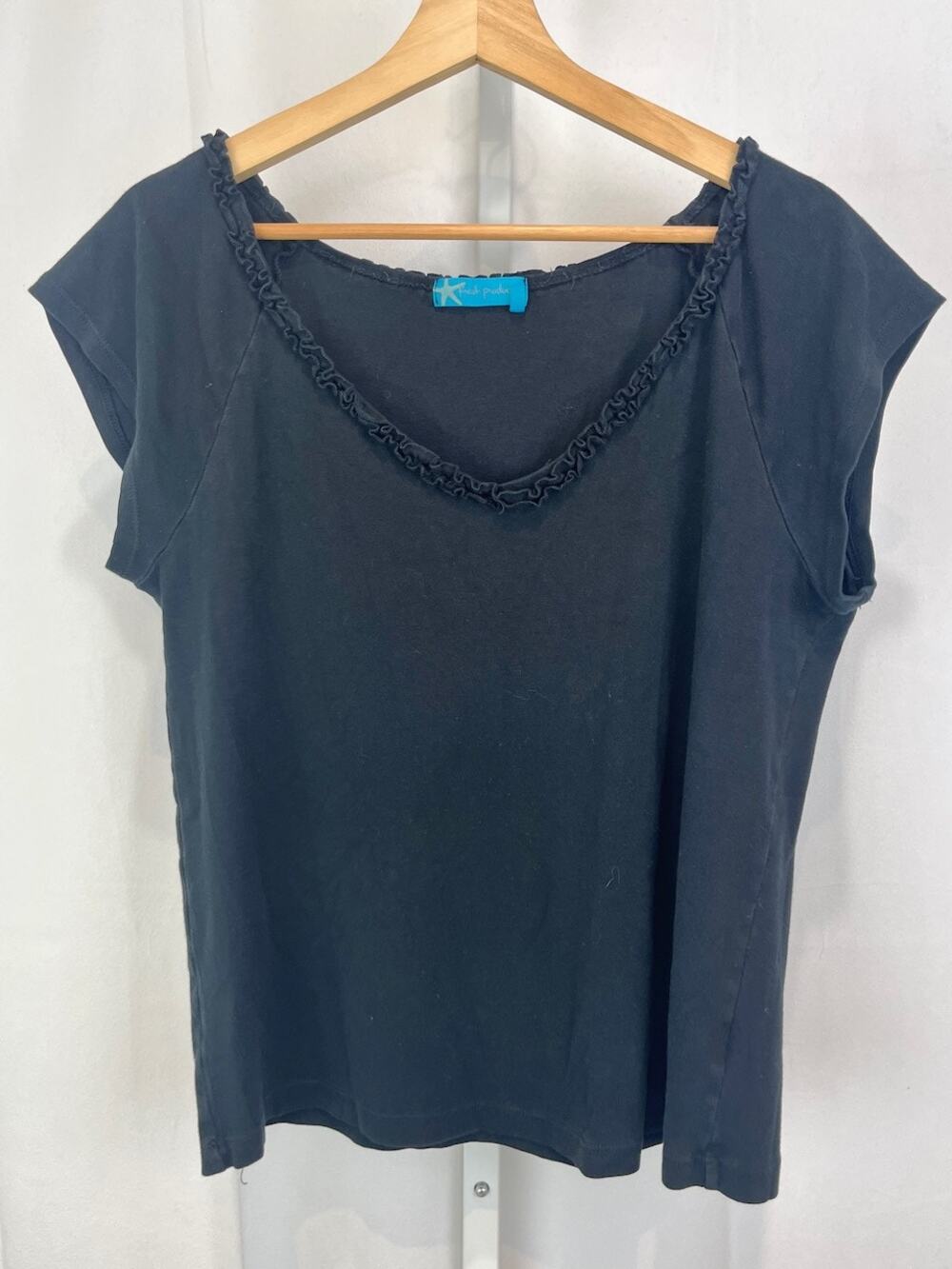 FRESH PRODUCE Size L Ruffle V Neck Cap Sleeve Top Cotton Knit Black USA